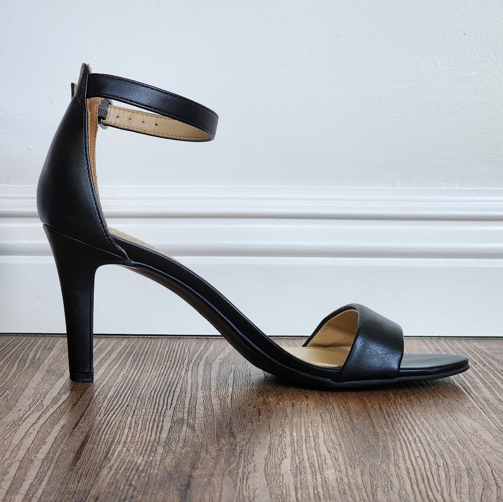 Naturalizer Black Leather Strap Sandal Heels 8.5